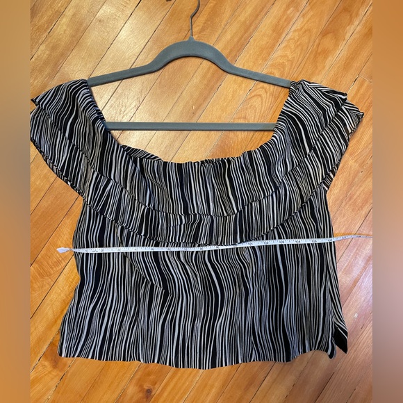 Silk Sleeveless Top w Ruffle Detail - Picture 4 of 8